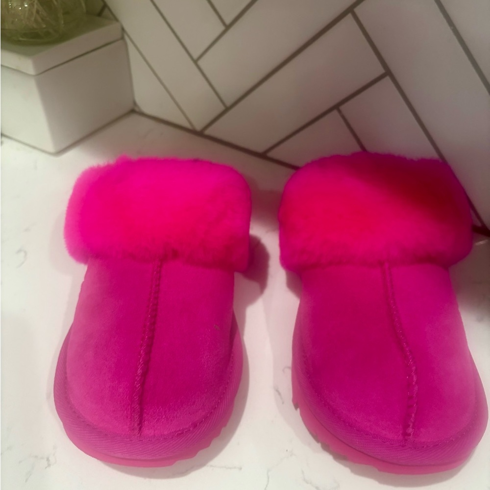 New in Box.  Kids Cozy II size 3 slippers in color Rose Rock.  Never worn.